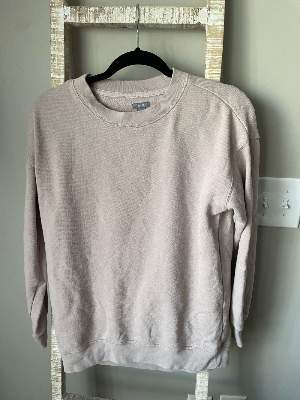 aerie Men's Crewneck Sweatshirt in Light Taupe